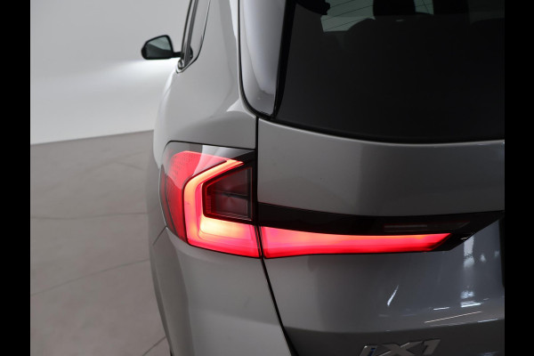 BMW iX1 eDrive20 67 kWh M SPORT EDITION *NIEUW* + TREKHAAK WEGKL. | ADAPTIVE CRUISE | 19 INCH | PREMIUM PACK