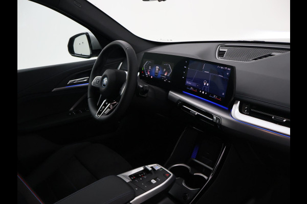 BMW iX1 eDrive20 67 kWh M SPORT EDITION *NIEUW* + TREKHAAK WEGKL. | ADAPTIVE CRUISE | 19 INCH | PREMIUM PACK