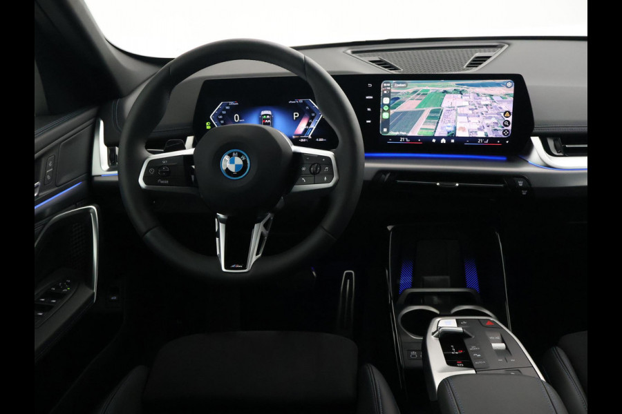 BMW iX1 eDrive20 67 kWh M SPORT EDITION *NIEUW* + PANORAMA | TREKHAAK | CAMERA | ADAPTIVE CRUISE | 19 INCH