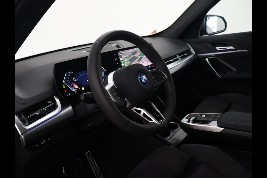 BMW iX1 eDrive20 67 kWh M SPORT EDITION *NIEUW* + PANORAMA | TREKHAAK | CAMERA | ADAPTIVE CRUISE | 19 INCH