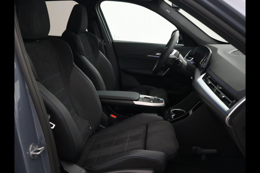 BMW iX1 eDrive20 67 kWh M SPORT EDITION *NIEUW* + PANORAMA | TREKHAAK | CAMERA | ADAPTIVE CRUISE | 19 INCH