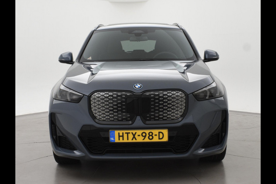 BMW iX1 eDrive20 67 kWh M SPORT EDITION *NIEUW* + PANORAMA | TREKHAAK | CAMERA | ADAPTIVE CRUISE | 19 INCH