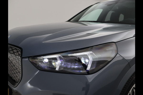 BMW iX1 eDrive20 67 kWh M SPORT EDITION *NIEUW* + PANORAMA | TREKHAAK | CAMERA | ADAPTIVE CRUISE | 19 INCH