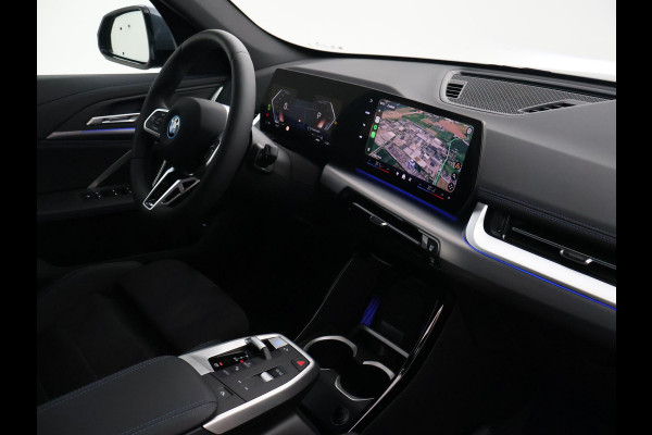 BMW iX1 eDrive20 67 kWh M SPORT EDITION *NIEUW* + PANORAMA | TREKHAAK | CAMERA | ADAPTIVE CRUISE | 19 INCH