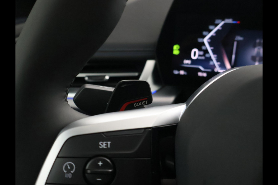 BMW iX1 eDrive20 67 kWh M SPORT EDITION *NIEUW* + PANORAMA | TREKHAAK | CAMERA | ADAPTIVE CRUISE | 19 INCH