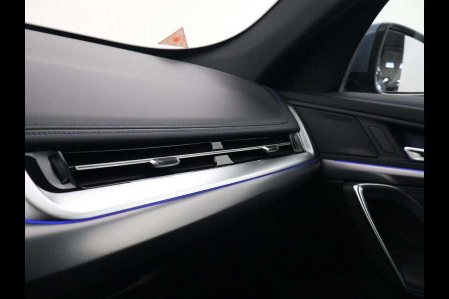 BMW iX1 eDrive20 67 kWh M SPORT EDITION *NIEUW* + PANORAMA | TREKHAAK | CAMERA | ADAPTIVE CRUISE | 19 INCH