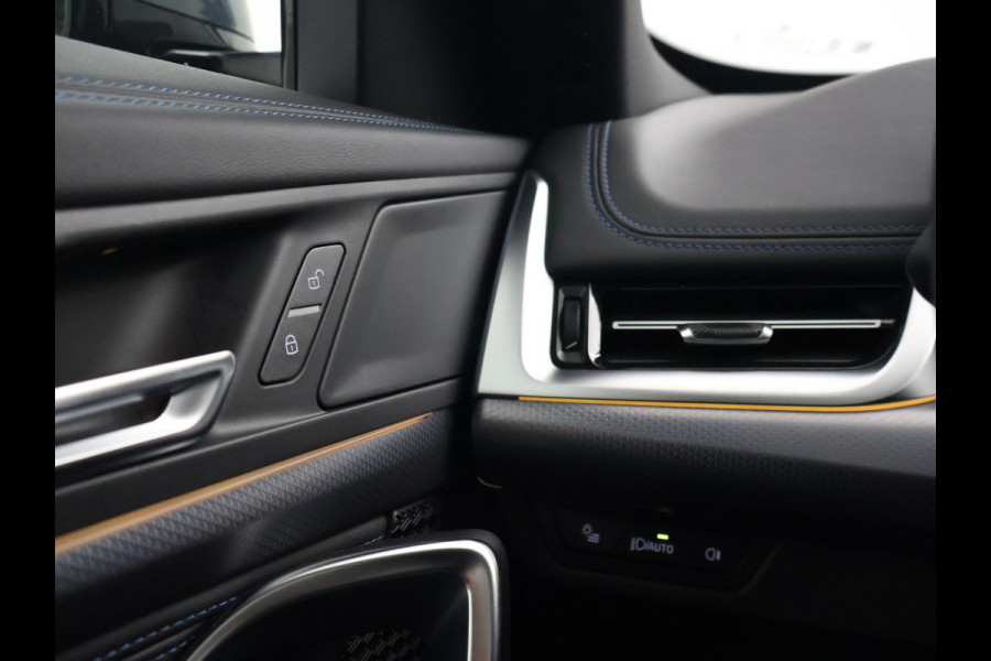 BMW iX1 eDrive20 67 kWh M SPORT EDITION *NIEUW* + PANORAMA | TREKHAAK | CAMERA | ADAPTIVE CRUISE | 19 INCH