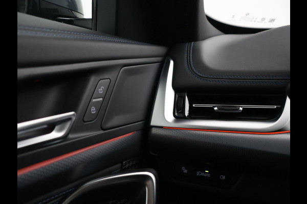 BMW iX1 eDrive20 67 kWh M SPORT EDITION *NIEUW* + PANORAMA | TREKHAAK | CAMERA | ADAPTIVE CRUISE | 19 INCH