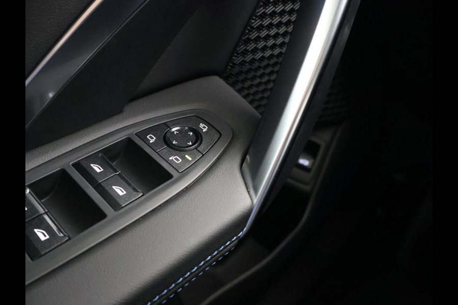 BMW iX1 eDrive20 67 kWh M SPORT EDITION *NIEUW* + PANORAMA | TREKHAAK | CAMERA | ADAPTIVE CRUISE | 19 INCH