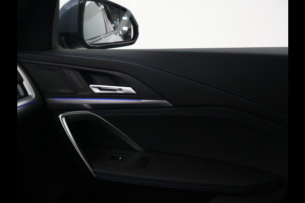 BMW iX1 eDrive20 67 kWh M SPORT EDITION *NIEUW* + PANORAMA | TREKHAAK | CAMERA | ADAPTIVE CRUISE | 19 INCH