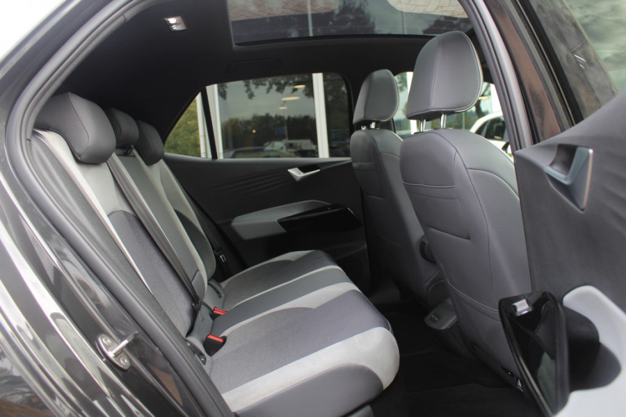Volkswagen ID.3 First Max 58 kWh / Full option! / Panoramadak / Camera / Head-up / Keyless / 20'' / ACC / Dodehoek / Elektr. stoelen / Massage / Navigatie / Stuurverwarming