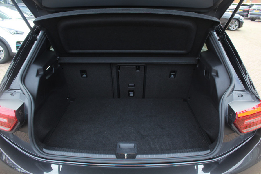 Volkswagen ID.3 First Max 58 kWh / Full option! / Panoramadak / Camera / Head-up / Keyless / 20'' / ACC / Dodehoek / Elektr. stoelen / Massage / Navigatie / Stuurverwarming