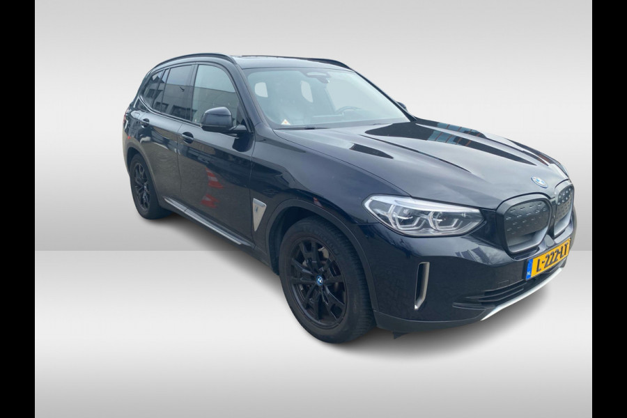 BMW iX3 High Executive 80 kWh / Trekhaak / Panoramadak / 360Camera / Head-up / 20'' / Leder / Harman Kardon / Navigatie / Memory seats / Dodehoek / DAB / Stoelverwarming / Cruise Control Adaptief
