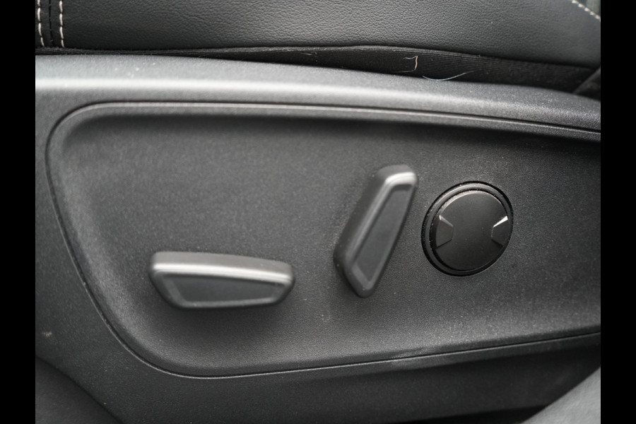 Ford Kuga 2.5 PHEV Vignale 225pk Dealer O.H. | Trekhaak Afn. | Adaptive Cruise | 360 Camera | Bang & Olufsen | Lederen Sportstoelen Memory & Verwarmd | Stuur Verwarmd | Apple Carplay | Keyless | BLIS | Navigatie | DAB | Plug In Hybrid |