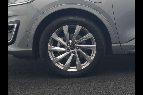 Ford Kuga 2.5 PHEV Vignale 225pk Dealer O.H. | Trekhaak Afn. | Adaptive Cruise | 360 Camera | Bang & Olufsen | Lederen Sportstoelen Memory & Verwarmd | Stuur Verwarmd | Apple Carplay | Keyless | BLIS | Navigatie | DAB | Plug In Hybrid |
