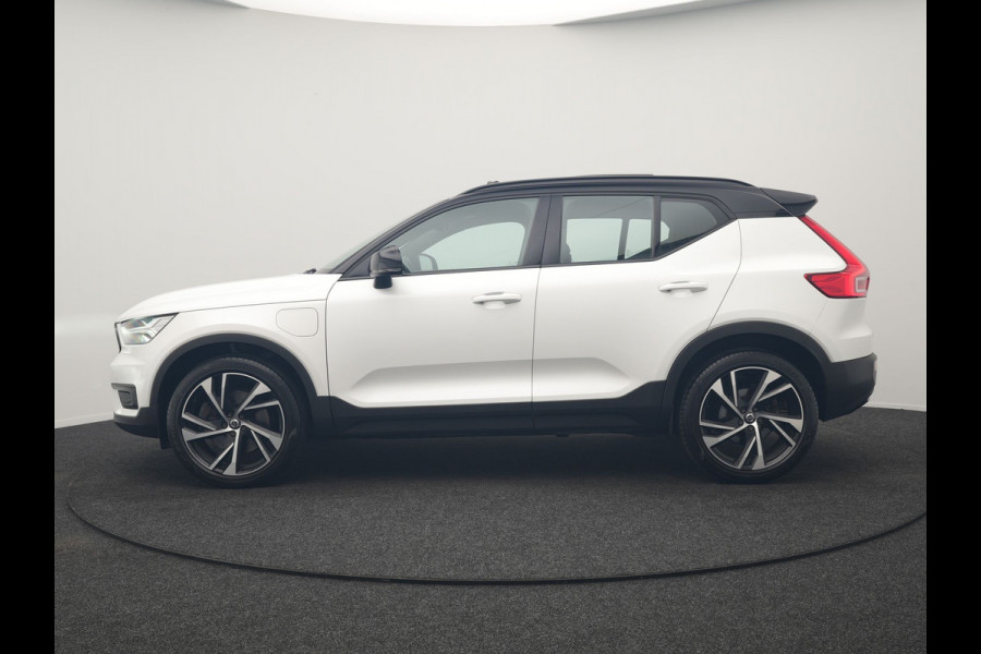 Volvo XC40 T5 Recharge R-Design PHEV 262pk | Panodak | Adaptive Cruise | Camera | Alcantara Sportstoelen Memory & Verwarmd | Stuur Verwarmd | Keyless | BLIS | Apple Carplay | Navigatie | DAB | 20"L.M | Plug in Hybrid |