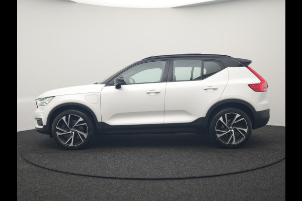 Volvo XC40 T5 Recharge R-Design PHEV 262pk | Panodak | Adaptive Cruise | Camera | Alcantara Sportstoelen Memory & Verwarmd | Stuur Verwarmd | Keyless | BLIS | Apple Carplay | Navigatie | DAB | 20"L.M | Plug in Hybrid |