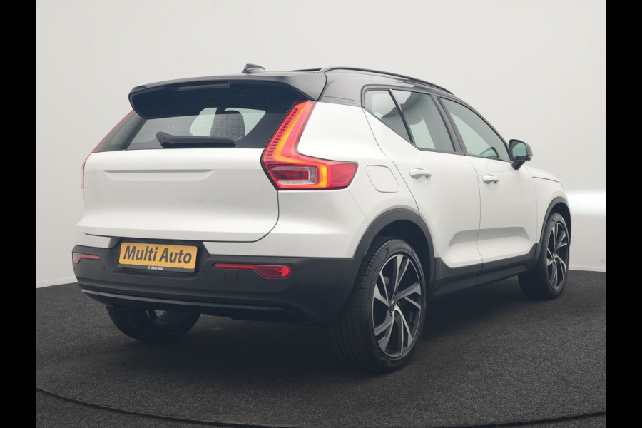 Volvo XC40 T5 Recharge R-Design PHEV 262pk | Panodak | Adaptive Cruise | Camera | Alcantara Sportstoelen Memory & Verwarmd | Stuur Verwarmd | Keyless | BLIS | Apple Carplay | Navigatie | DAB | 20"L.M | Plug in Hybrid |