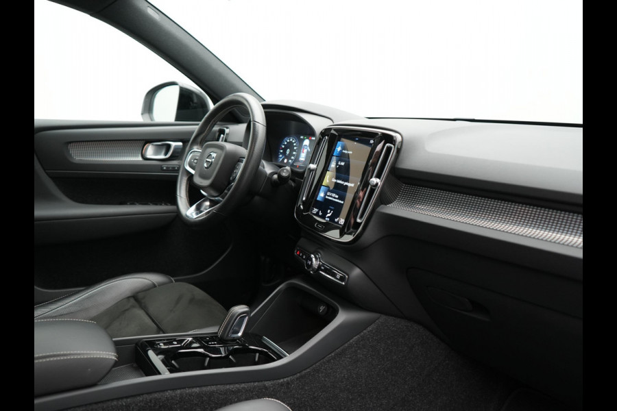 Volvo XC40 T5 Recharge R-Design PHEV 262pk | Panodak | Adaptive Cruise | Camera | Alcantara Sportstoelen Memory & Verwarmd | Stuur Verwarmd | Keyless | BLIS | Apple Carplay | Navigatie | DAB | 20"L.M | Plug in Hybrid |