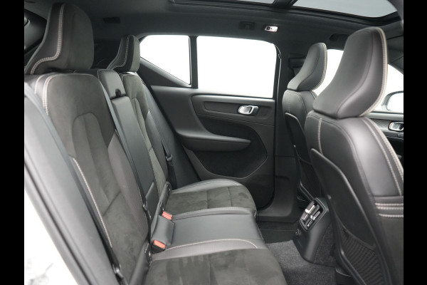 Volvo XC40 T5 Recharge R-Design PHEV 262pk | Panodak | Adaptive Cruise | Camera | Alcantara Sportstoelen Memory & Verwarmd | Stuur Verwarmd | Keyless | BLIS | Apple Carplay | Navigatie | DAB | 20"L.M | Plug in Hybrid |