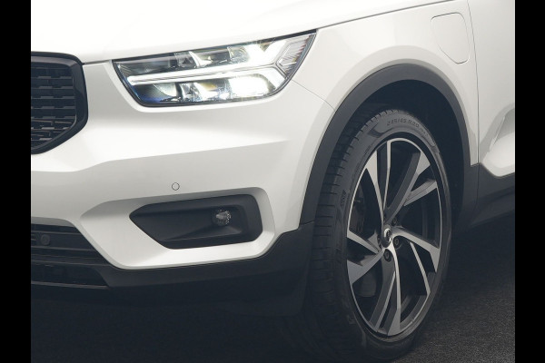 Volvo XC40 T5 Recharge R-Design PHEV 262pk | Panodak | Adaptive Cruise | Camera | Alcantara Sportstoelen Memory & Verwarmd | Stuur Verwarmd | Keyless | BLIS | Apple Carplay | Navigatie | DAB | 20"L.M | Plug in Hybrid |
