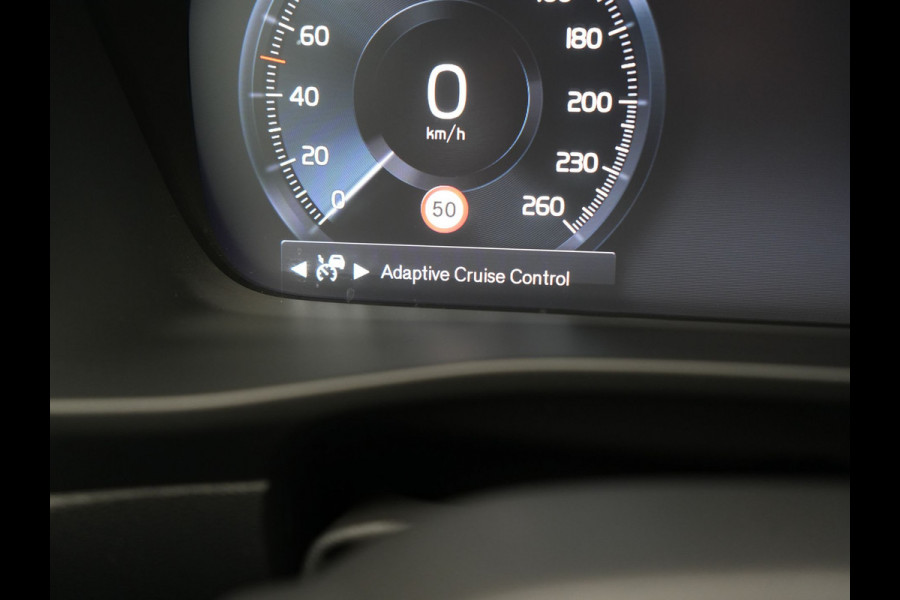 Volvo XC40 T5 Recharge R-Design PHEV 262pk | Panodak | Adaptive Cruise | Camera | Alcantara Sportstoelen Memory & Verwarmd | Stuur Verwarmd | Keyless | BLIS | Apple Carplay | Navigatie | DAB | 20"L.M | Plug in Hybrid |