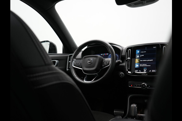 Volvo XC40 T5 Recharge R-Design PHEV 262pk | Panodak | Adaptive Cruise | Camera | Alcantara Sportstoelen Memory & Verwarmd | Stuur Verwarmd | Keyless | BLIS | Apple Carplay | Navigatie | DAB | 20"L.M | Plug in Hybrid |