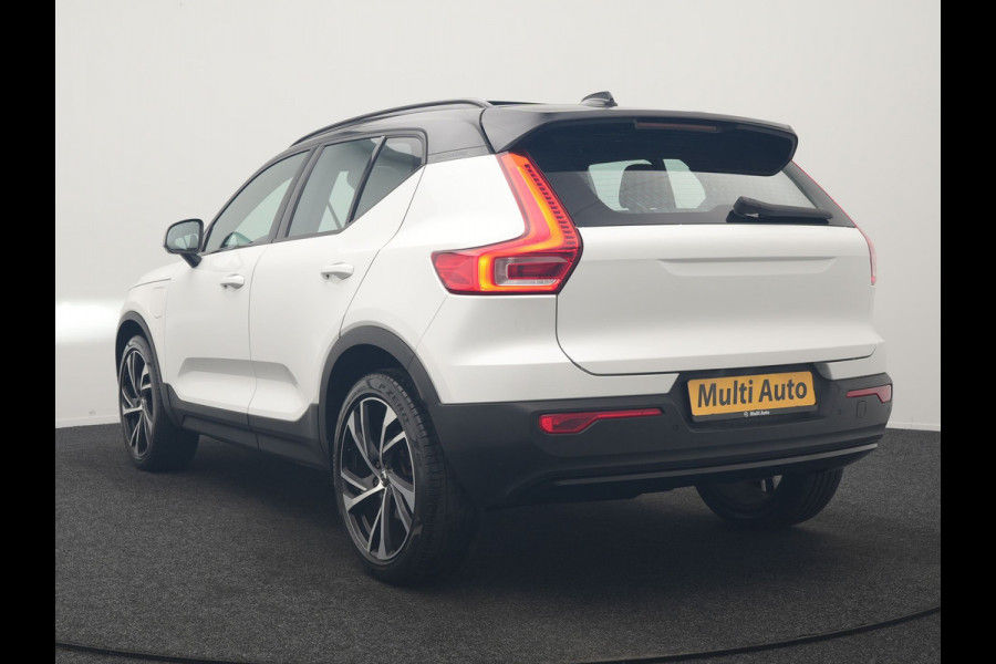 Volvo XC40 T5 Recharge R-Design PHEV 262pk | Panodak | Adaptive Cruise | Camera | Alcantara Sportstoelen Memory & Verwarmd | Stuur Verwarmd | Keyless | BLIS | Apple Carplay | Navigatie | DAB | 20"L.M | Plug in Hybrid |