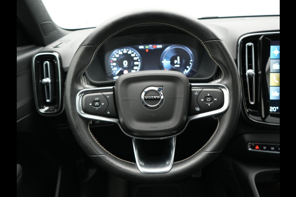 Volvo XC40 T5 Recharge R-Design PHEV 262pk | Panodak | Adaptive Cruise | Camera | Alcantara Sportstoelen Memory & Verwarmd | Stuur Verwarmd | Keyless | BLIS | Apple Carplay | Navigatie | DAB | 20"L.M | Plug in Hybrid |