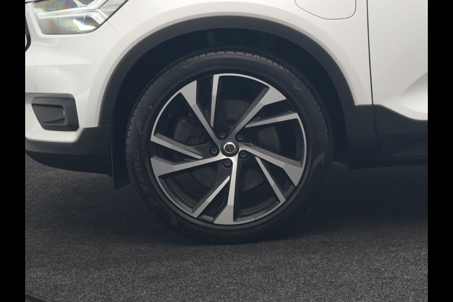 Volvo XC40 T5 Recharge R-Design PHEV 262pk | Panodak | Adaptive Cruise | Camera | Alcantara Sportstoelen Memory & Verwarmd | Stuur Verwarmd | Keyless | BLIS | Apple Carplay | Navigatie | DAB | 20"L.M | Plug in Hybrid |