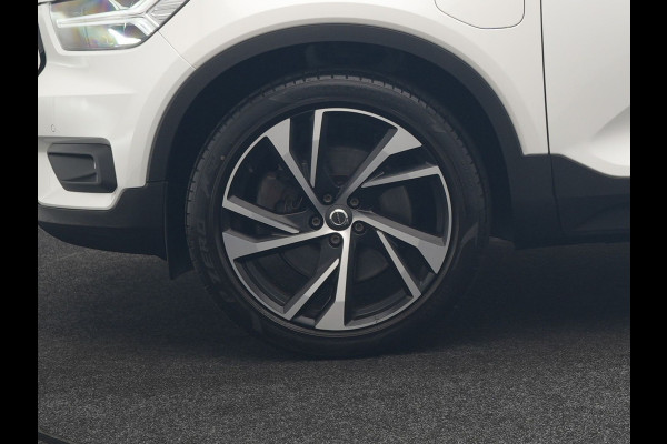 Volvo XC40 T5 Recharge R-Design PHEV 262pk | Panodak | Adaptive Cruise | Camera | Alcantara Sportstoelen Memory & Verwarmd | Stuur Verwarmd | Keyless | BLIS | Apple Carplay | Navigatie | DAB | 20"L.M | Plug in Hybrid |