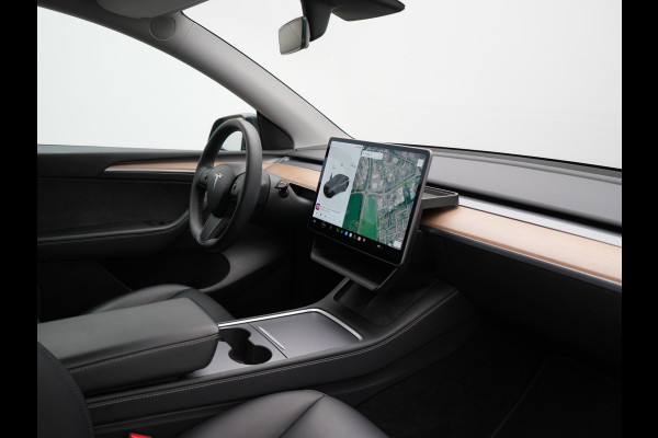 Tesla Model Y Dual Motor Long Range AWD 441 pk | Trekhaak Afn. | Full Self-Driving Capability | Panodak | Adaptive Cruise | 360 Camera | Lederen Sportstoelen Memory & Verwarmd | Navigatie |