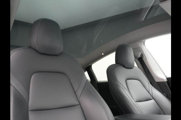 Tesla Model Y Dual Motor Long Range AWD 441 pk | Trekhaak Afn. | Full Self-Driving Capability | Panodak | Adaptive Cruise | 360 Camera | Lederen Sportstoelen Memory & Verwarmd | Navigatie |