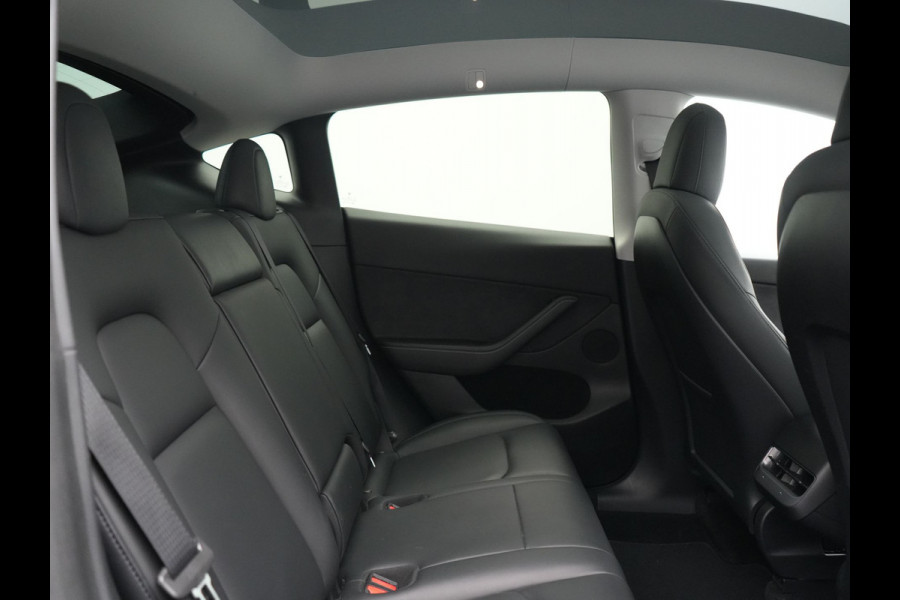 Tesla Model Y Dual Motor Long Range AWD 441 pk | Trekhaak Afn. | Full Self-Driving Capability | Panodak | Adaptive Cruise | 360 Camera | Lederen Sportstoelen Memory & Verwarmd | Navigatie |