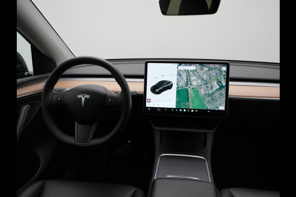 Tesla Model Y Dual Motor Long Range AWD 441 pk | Trekhaak Afn. | Full Self-Driving Capability | Panodak | Adaptive Cruise | 360 Camera | Lederen Sportstoelen Memory & Verwarmd | Navigatie |