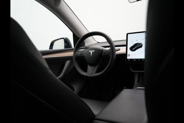 Tesla Model Y Dual Motor Long Range AWD 441 pk | Trekhaak Afn. | Full Self-Driving Capability | Panodak | Adaptive Cruise | 360 Camera | Lederen Sportstoelen Memory & Verwarmd | Navigatie |