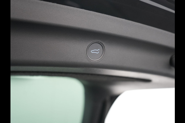 Tesla Model Y Dual Motor Long Range AWD 441 pk | Trekhaak Afn. | Full Self-Driving Capability | Panodak | Adaptive Cruise | 360 Camera | Lederen Sportstoelen Memory & Verwarmd | Navigatie |