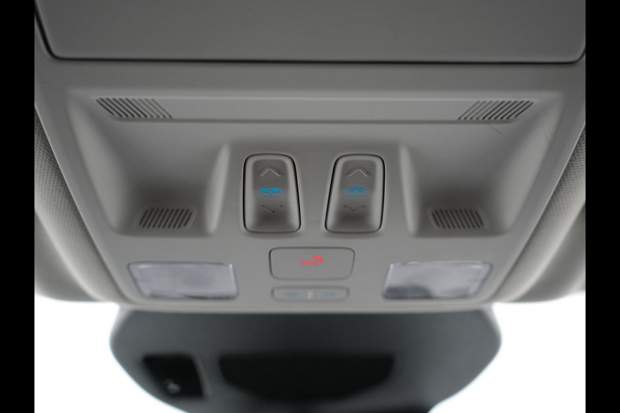Ford Kuga 2.5 PHEV Titanium 225pk Dealer O.H. | Trekhaak Afn. | Panodak | Camera | Stoelen & Stuur Verwarmd | Apple Carplay | Keyless | Virtual | Cruise Control | Navigatie | DAB | Plug In Hybrid |