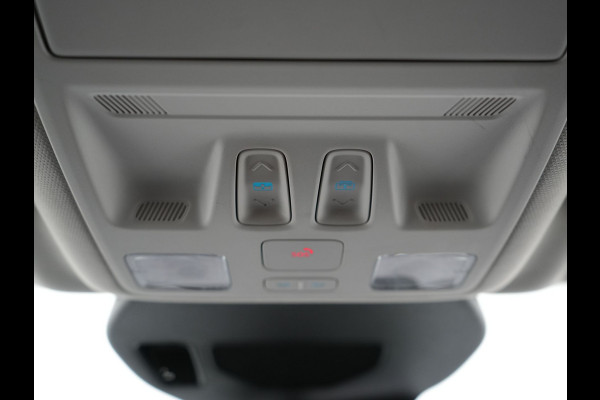 Ford Kuga 2.5 PHEV Titanium 225pk Dealer O.H. | Trekhaak Afn. | Panodak | Camera | Stoelen & Stuur Verwarmd | Apple Carplay | Keyless | Virtual | Cruise Control | Navigatie | DAB | Plug In Hybrid |