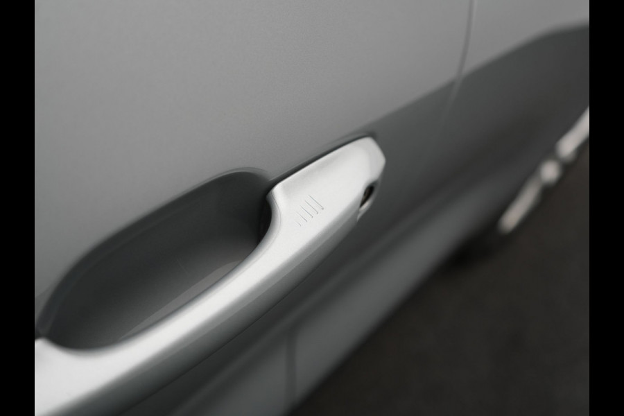 Ford Kuga 2.5 PHEV Titanium 225pk Dealer O.H. | Trekhaak Afn. | Panodak | Camera | Stoelen & Stuur Verwarmd | Apple Carplay | Keyless | Virtual | Cruise Control | Navigatie | DAB | Plug In Hybrid |