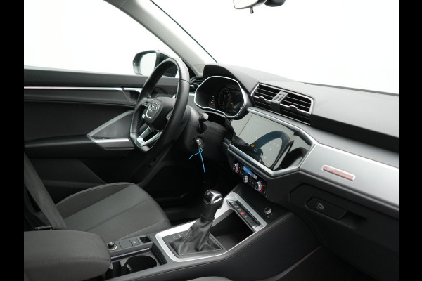 Audi Q3 45 TFSI e Advanced edition PHEV 245pk Dealer O.H | Panodak | 360 Camera | Blis | Voorstoelen Verwarmd | Sfeerverlichting | Cruise Control | DAB | Navigatie | Virtual | 17"L.M | Plug In Hybrid