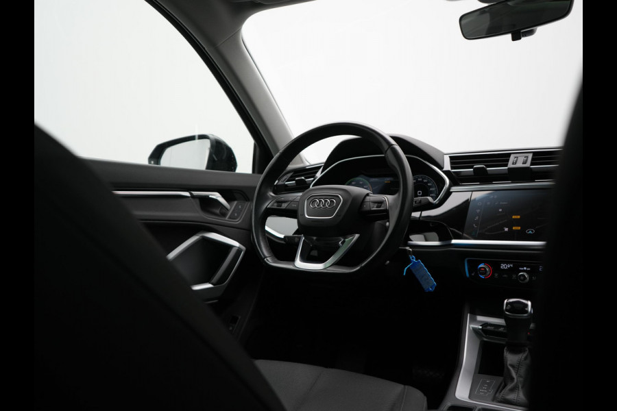 Audi Q3 45 TFSI e Advanced edition PHEV 245pk Dealer O.H | Panodak | 360 Camera | Blis | Voorstoelen Verwarmd | Sfeerverlichting | Cruise Control | DAB | Navigatie | Virtual | 17"L.M | Plug In Hybrid