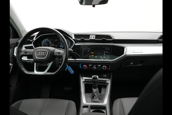 Audi Q3 45 TFSI e Advanced edition PHEV 245pk Dealer O.H | Panodak | 360 Camera | Blis | Voorstoelen Verwarmd | Sfeerverlichting | Cruise Control | DAB | Navigatie | Virtual | 17"L.M | Plug In Hybrid