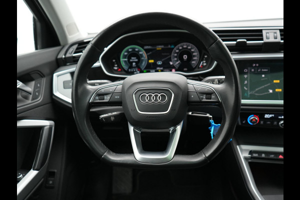 Audi Q3 45 TFSI e Advanced edition PHEV 245pk Dealer O.H | Panodak | 360 Camera | Blis | Voorstoelen Verwarmd | Sfeerverlichting | Cruise Control | DAB | Navigatie | Virtual | 17"L.M | Plug In Hybrid