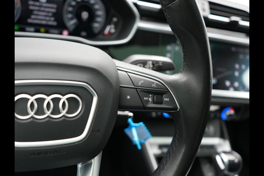 Audi Q3 45 TFSI e Advanced edition PHEV 245pk Dealer O.H | Panodak | 360 Camera | Blis | Voorstoelen Verwarmd | Sfeerverlichting | Cruise Control | DAB | Navigatie | Virtual | 17"L.M | Plug In Hybrid
