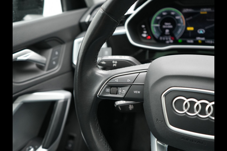 Audi Q3 45 TFSI e Advanced edition PHEV 245pk Dealer O.H | Panodak | 360 Camera | Blis | Voorstoelen Verwarmd | Sfeerverlichting | Cruise Control | DAB | Navigatie | Virtual | 17"L.M | Plug In Hybrid