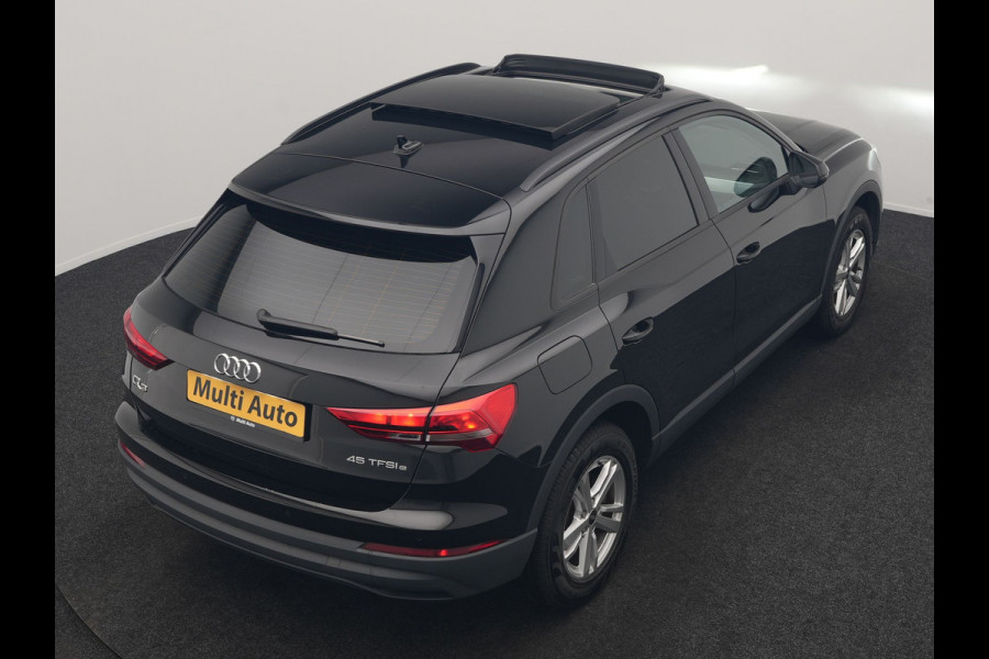 Audi Q3 45 TFSI e Advanced edition PHEV 245pk Dealer O.H | Panodak | 360 Camera | Blis | Voorstoelen Verwarmd | Sfeerverlichting | Cruise Control | DAB | Navigatie | Virtual | 17"L.M | Plug In Hybrid