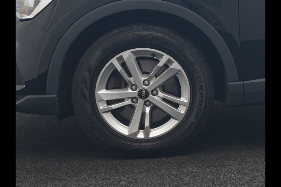 Audi Q3 45 TFSI e Advanced edition PHEV 245pk Dealer O.H | Panodak | 360 Camera | Blis | Voorstoelen Verwarmd | Sfeerverlichting | Cruise Control | DAB | Navigatie | Virtual | 17"L.M | Plug In Hybrid