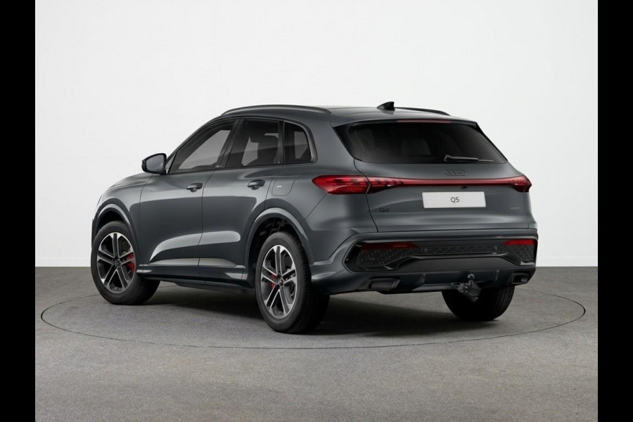 Audi Q5 S edition Competition e-hybrid 367 PK | Panorama-glasdak | MMI experience plus met B&O | Trekhaak, elektr. wegklapbaar | MMI bijrijdersdisplay |