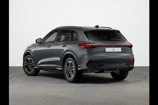 Audi Q5 S edition Competition e-hybrid 367 PK | Panorama-glasdak | MMI experience plus met B&O | Trekhaak, elektr. wegklapbaar | MMI bijrijdersdisplay |